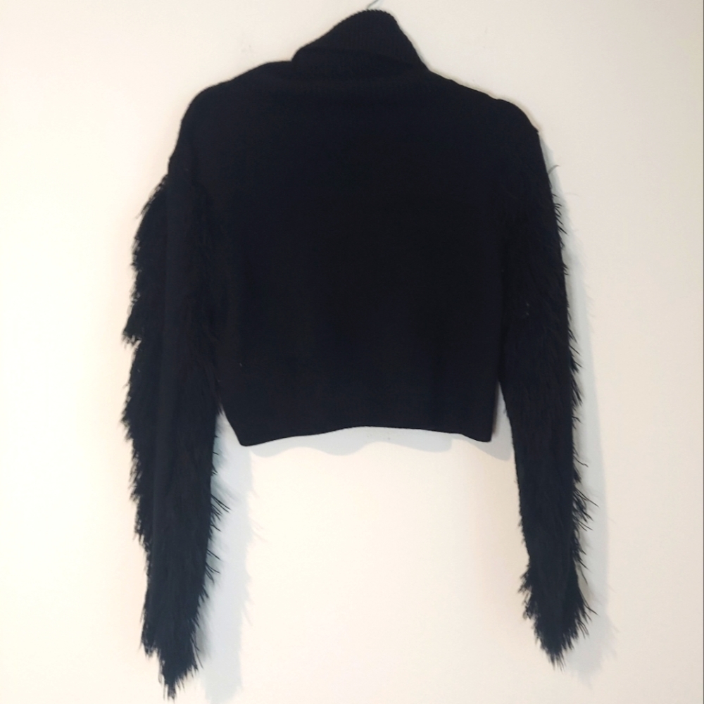 Hera collection fringe sleeve cropped Sweater size L